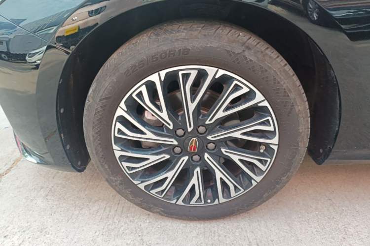 Used Hongqi H5 2024 2.0T Automatic Smart Connect Flagship Edition Left Front Wheel Hub