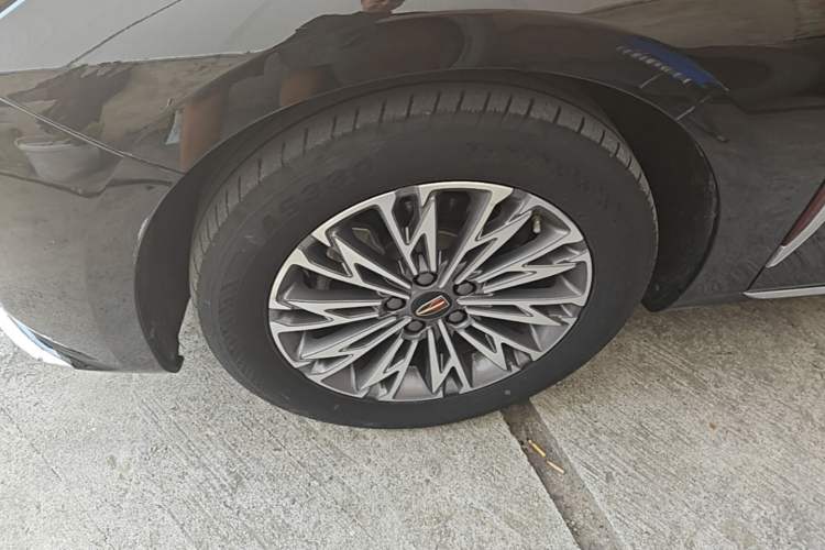 Used Hongqi H5 2024 1.5T DCT Smart Connect Flagship Edition Left Front Wheel Hub