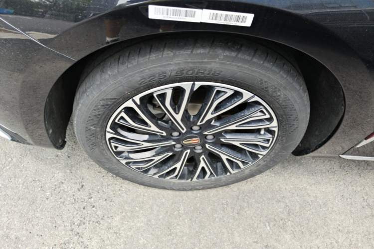 Used Hongqi H5 2024 2.0T Automatic Smart Connect Flagship Edition Left Front Wheel Hub