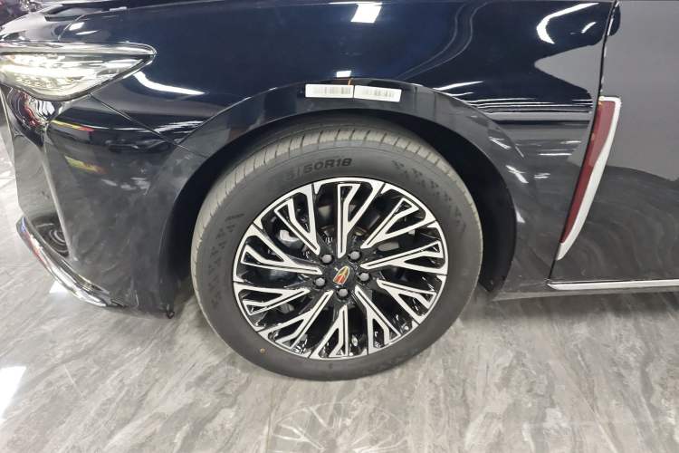 Used Hongqi H5 2024 2.0T Automatic Smart Connect Flagship Edition Left Front Wheel Hub