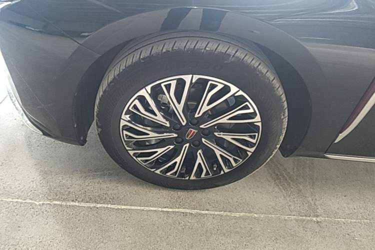 Used Hongqi H5 2024 2.0T Automatic Smart Connect Flagship Edition Left Front Wheel Hub