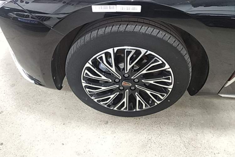 Used Hongqi H5 2024 2.0T Automatic Smart Connect Flagship Edition Left Front Wheel Hub