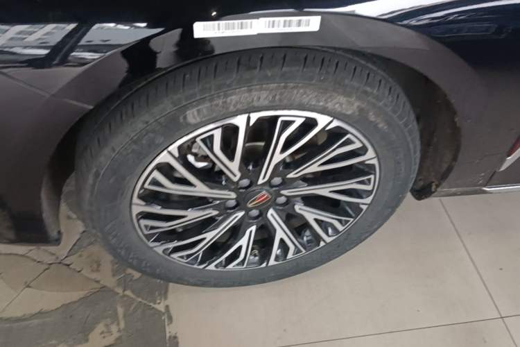 Used Hongqi H5 2024 2.0T Automatic Smart Connect Flagship Edition Left Front Wheel Hub