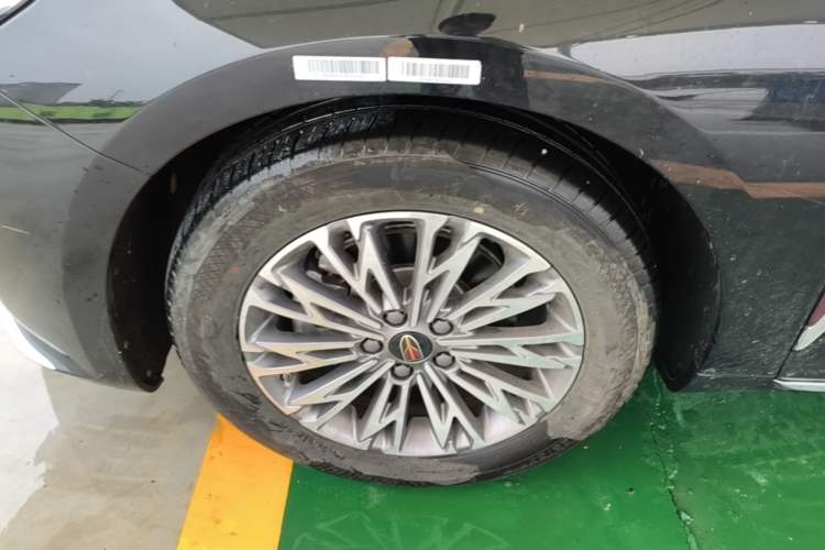 Used Hongqi H5 2024 1.5T DCT Smart Connect Flagship Edition Left Front Wheel Hub