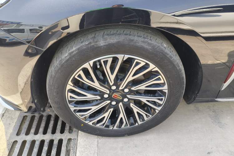 Used Hongqi H5 2024 2.0T Automatic Smart Connect Flagship Edition Left Front Wheel Hub