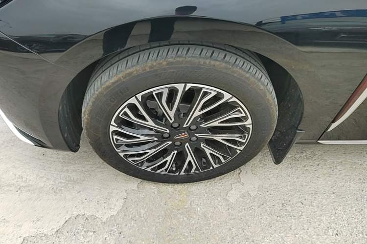 Used Hongqi H5 2024 2.0T Automatic Smart Connect Flagship Edition Left Front Wheel Hub
