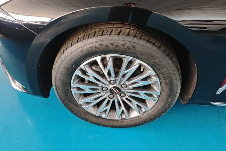 Used Hongqi H5 2024 1.5T DCT Smart Connect Flagship Edition Left Front Wheel Hub