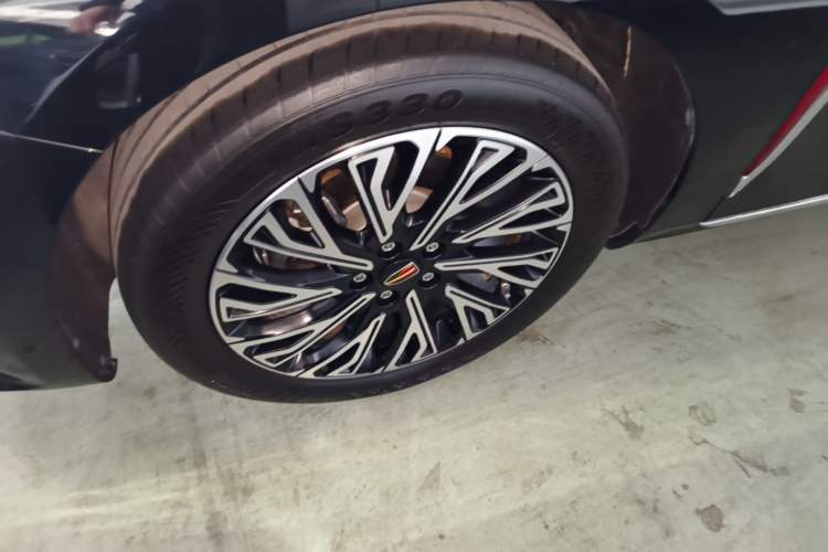 Used Hongqi H5 2024 2.0T Automatic Smart Connect Flagship Edition Left Front Wheel Hub