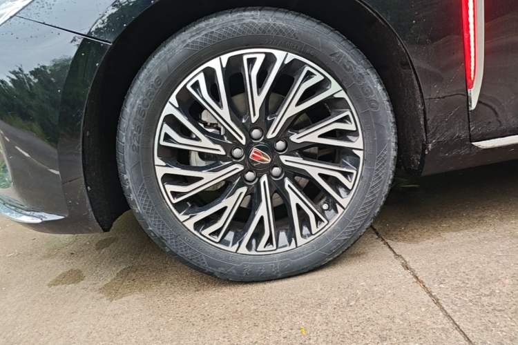 Used Hongqi H5 2024 2.0T Automatic Smart Connect Flagship Edition Left Front Wheel Hub
