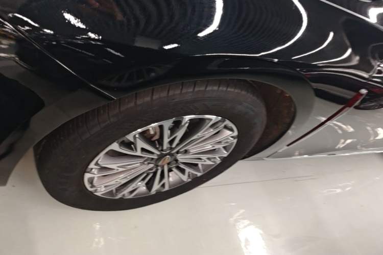 Used Hongqi H5 2024 1.5T DCT Smart Connect Flagship Edition Left Front Wheel Hub