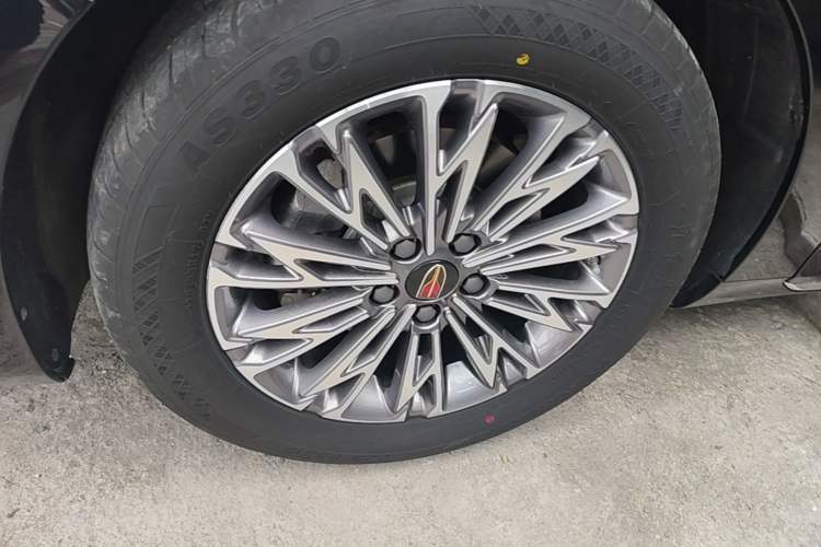 Used Hongqi H5 2024 1.5T DCT Smart Connect Flagship Edition Left Front Wheel Hub
