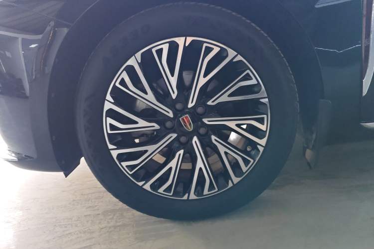 Used Hongqi H5 2024 2.0T Automatic Smart Connect Flagship Edition Left Front Wheel Hub