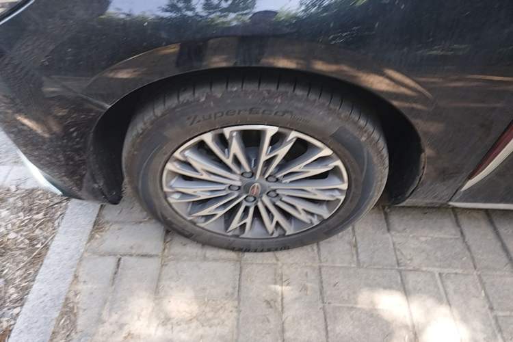 Used Hongqi H5 2024 1.5T DCT Smart Connect Flagship Edition Left Front Wheel Hub
