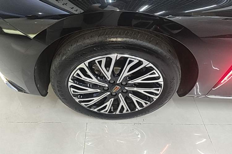 Used Hongqi H5 2024 2.0T Automatic Smart Connect Flagship Edition Left Front Wheel Hub