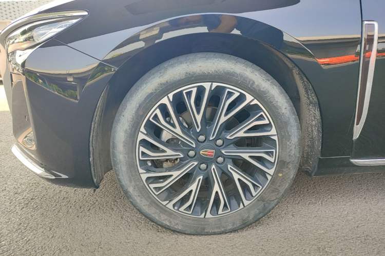 Used Hongqi H5 2024 2.0T Automatic Smart Connect Flagship Edition Left Front Wheel Hub