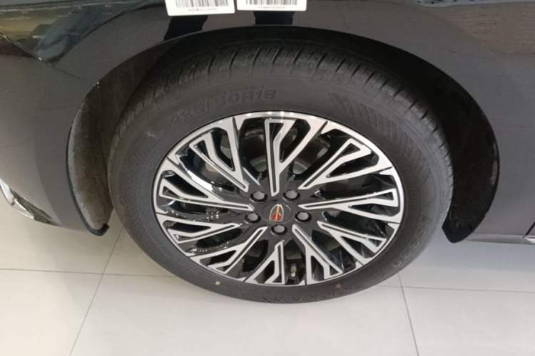 Used Hongqi H5 2024 2.0T Automatic Smart Connect Flagship Edition Left Front Wheel Hub