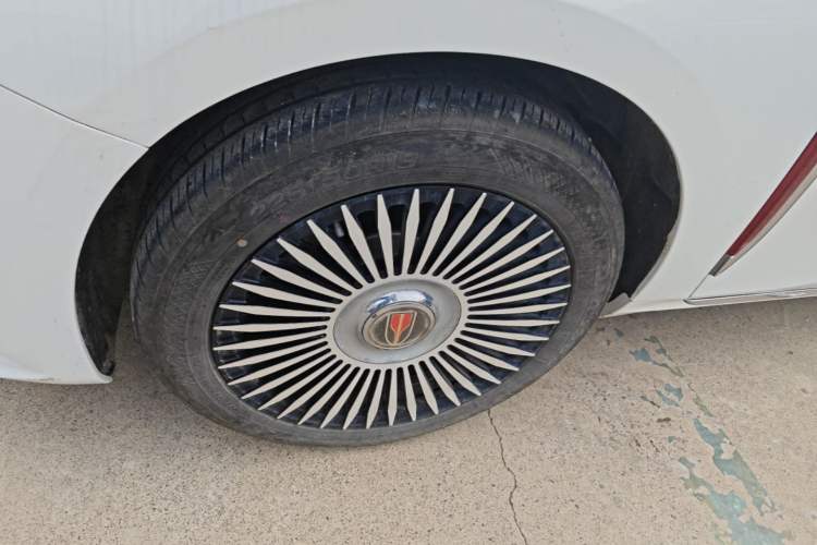 Used Hongqi H5 2024 2.0T Automatic Smart Connect Flagship Edition Left Front Wheel Hub