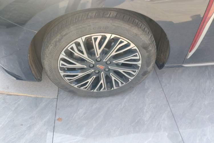 Used Hongqi H5 2024 2.0T Automatic Smart Connect Flagship Edition Left Front Wheel Hub