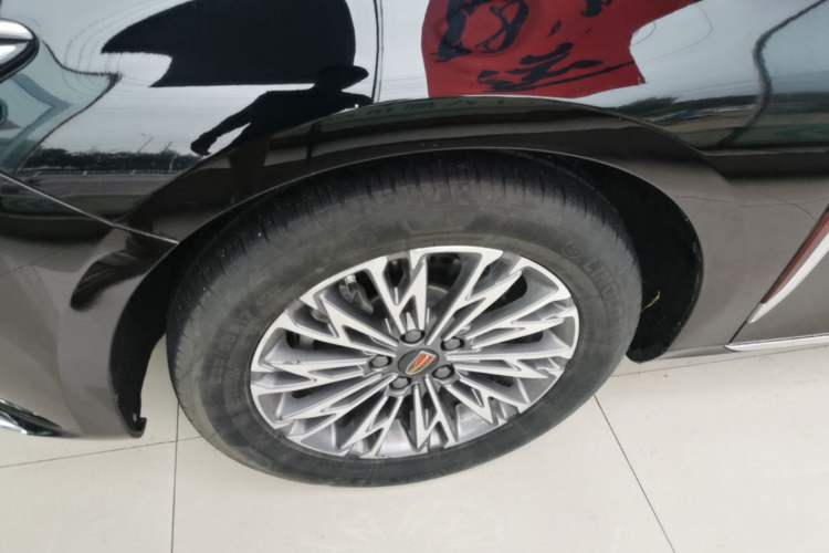Used Hongqi H5 2024 2.0T Automatic Smart Connect Flagship Edition Left Front Wheel Hub