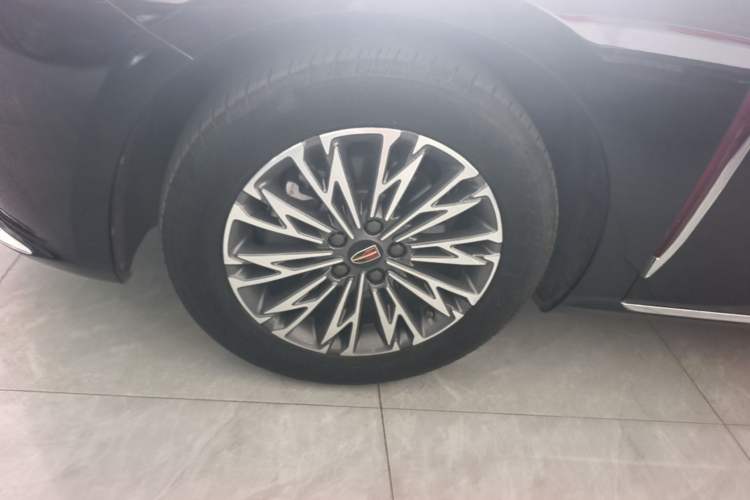 Used Hongqi H5 2024 2.0T Automatic Smart Connect Flagship Edition Left Front Wheel Hub