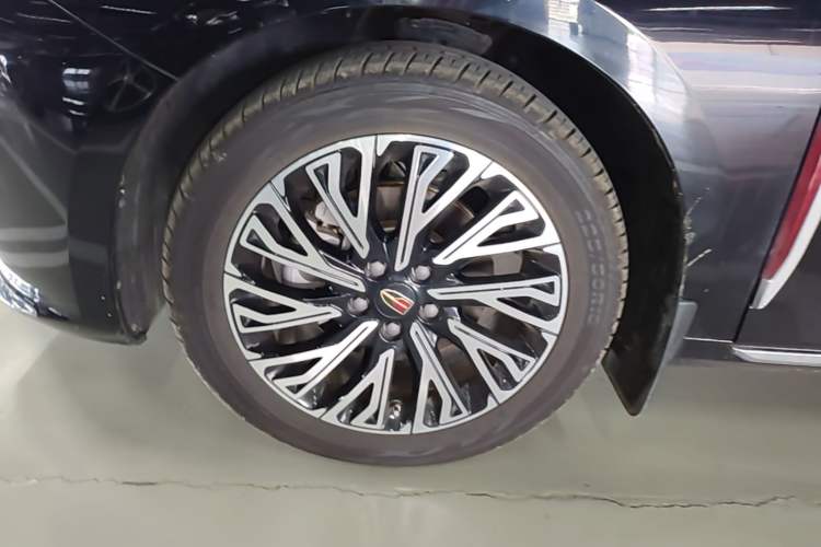 Used Hongqi H5 2024 2.0T Automatic Smart Connect Flagship Edition Left Front Wheel Hub