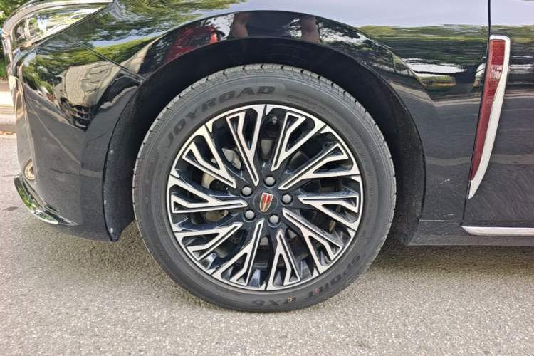 Used Hongqi H5 2024 2.0T Automatic Smart Connect Flagship Edition Left Front Wheel Hub