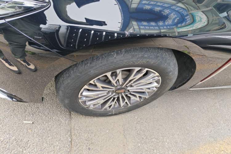 Used Hongqi H5 2024 2.0T Automatic Smart Connect Flagship Edition Left Front Wheel Hub