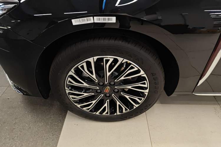 Used Hongqi H5 2024 2.0T Automatic Smart Connect Flagship Edition Left Front Wheel Hub