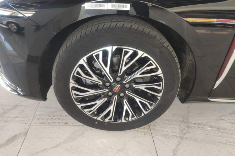 Used Hongqi H5 2024 2.0T Automatic Smart Connect Flagship Edition Left Front Wheel Hub