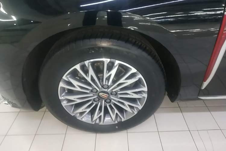 Used Hongqi H5 2024 1.5T DCT Smart Connect Flagship Edition Left Front Wheel Hub
