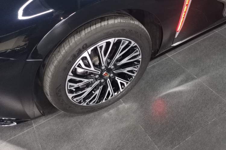 Used Hongqi H5 2024 2.0T Automatic Smart Connect Flagship Edition Left Front Wheel Hub