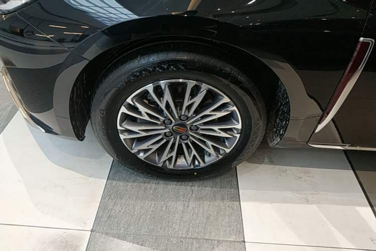 Used Hongqi H5 2024 2.0T Automatic Smart Connect Flagship Edition Left Front Wheel Hub