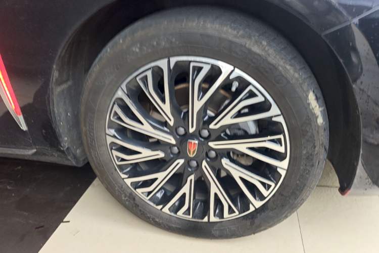 Used Hongqi H5 2024 2.0T Automatic Smart Connect Flagship Edition Left Front Wheel Hub