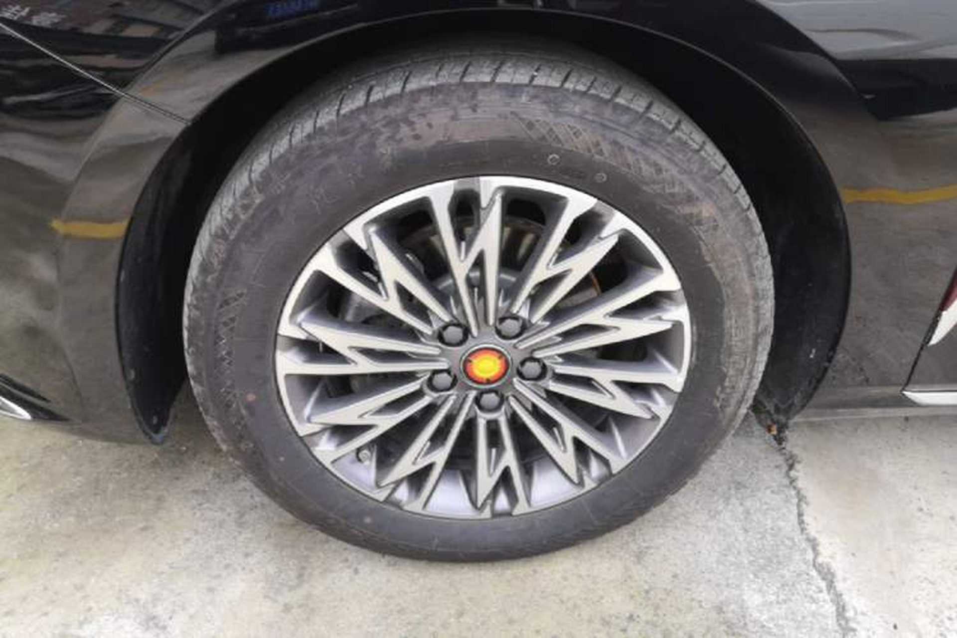Used Hongqi H5 2024 2.0T Automatic Smart Connect Flagship Edition Left Front Wheel Hub