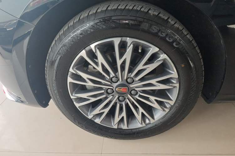 Used Hongqi H5 2024 2.0T Automatic Smart Connect Flagship Edition Left Front Wheel Hub