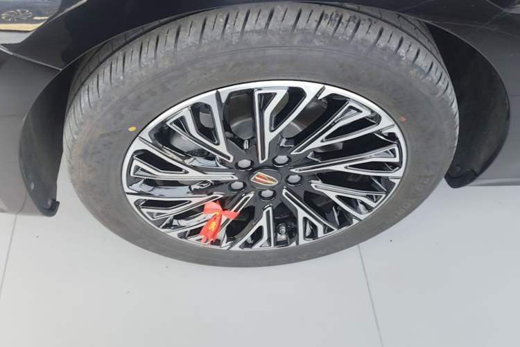 Used Hongqi H5 2024 2.0T Automatic Smart Connect Flagship Edition Left Front Wheel Hub