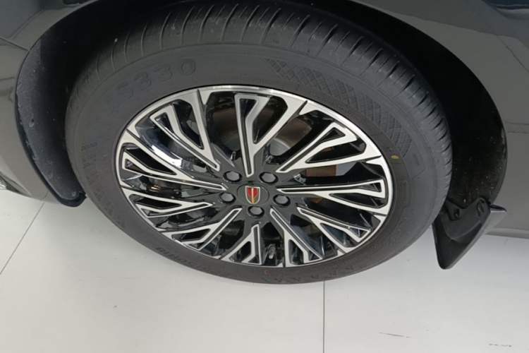 Used Hongqi H5 2024 2.0T Automatic Smart Connect Flagship Edition Left Front Wheel Hub