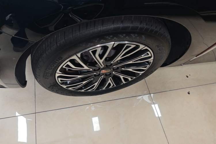 Used Hongqi H5 2024 2.0T Automatic Smart Connect Flagship Edition Left Front Wheel Hub