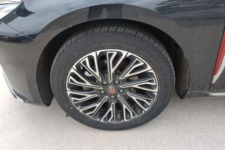 Used Hongqi H5 2024 2.0T Automatic Smart Connect Flagship Edition Left Front Wheel Hub