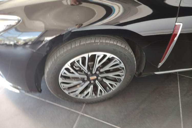 Used Hongqi H5 2024 2.0T Automatic Smart Connect Flagship Edition Left Front Wheel Hub