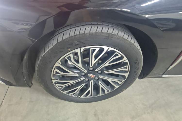 Used Hongqi H5 2024 2.0T Automatic Smart Connect Flagship Edition Left Front Wheel Hub