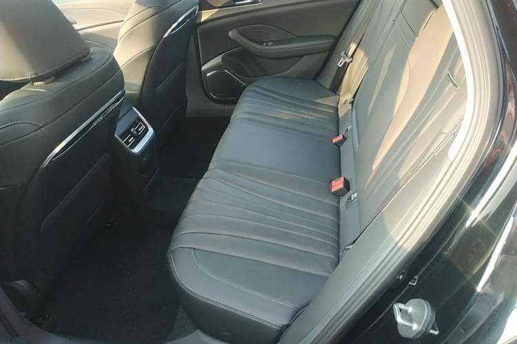 Used Hongqi H5 2024 2.0T Automatic Smart Connect Flagship Edition Left Rear Seat