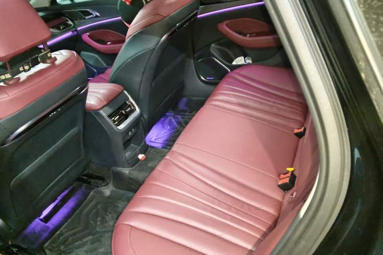 Used Hongqi H5 2024 2.0T Automatic Smart Connect Flagship Edition Left Rear Seat