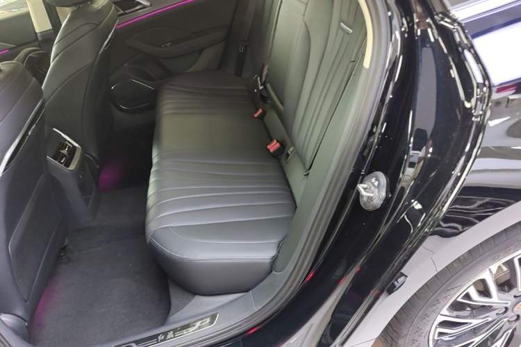 Used Hongqi H5 2024 2.0T Automatic Smart Connect Flagship Edition Left Rear Seat