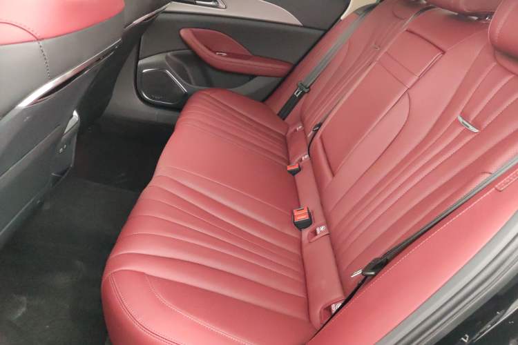 Used Hongqi H5 2024 2.0T Automatic Smart Connect Flagship Edition Left Rear Seat