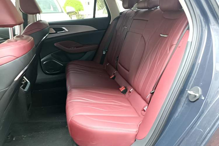Used Hongqi H5 2024 2.0T Automatic Smart Connect Flagship Edition Left Rear Seat