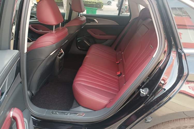 Used Hongqi H5 2024 2.0T Automatic Smart Connect Flagship Edition Left Rear Seat
