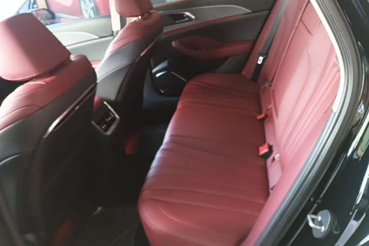 Used Hongqi H5 2024 2.0T Automatic Smart Connect Flagship Edition Left Rear Seat