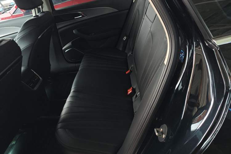 Used Hongqi H5 2024 2.0T Automatic Smart Connect Flagship Edition Left Rear Seat