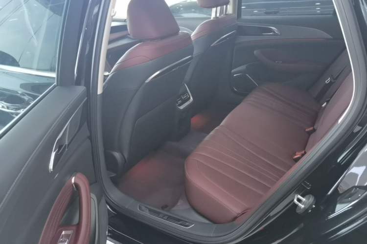 Used Hongqi H5 2024 2.0T Automatic Smart Connect Flagship Edition Left Rear Seat